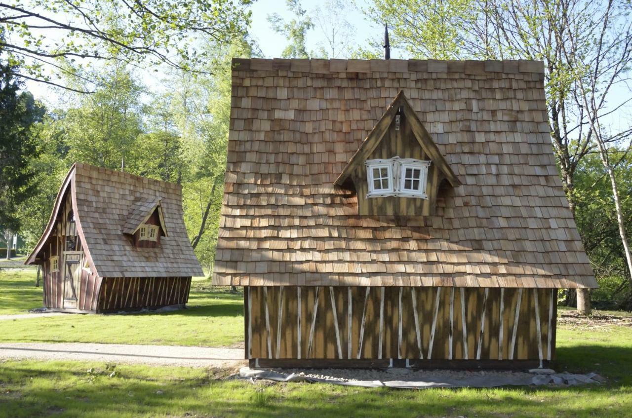Les Lodges Du Lac Saint-Alban-de-Montbel Exterior photo