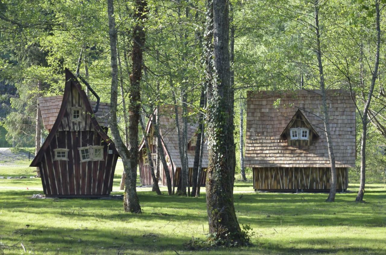 Les Lodges Du Lac Saint-Alban-de-Montbel Exterior photo