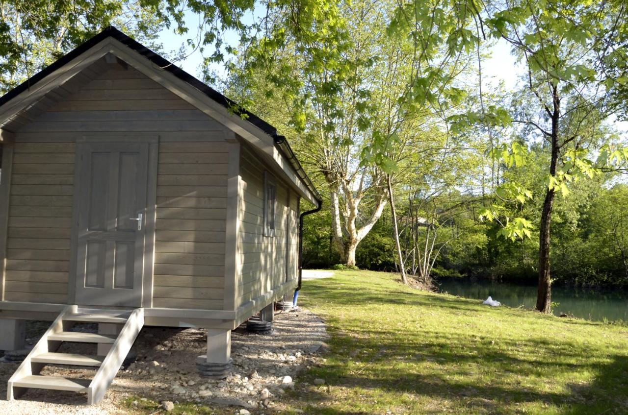 Les Lodges Du Lac Saint-Alban-de-Montbel Exterior photo