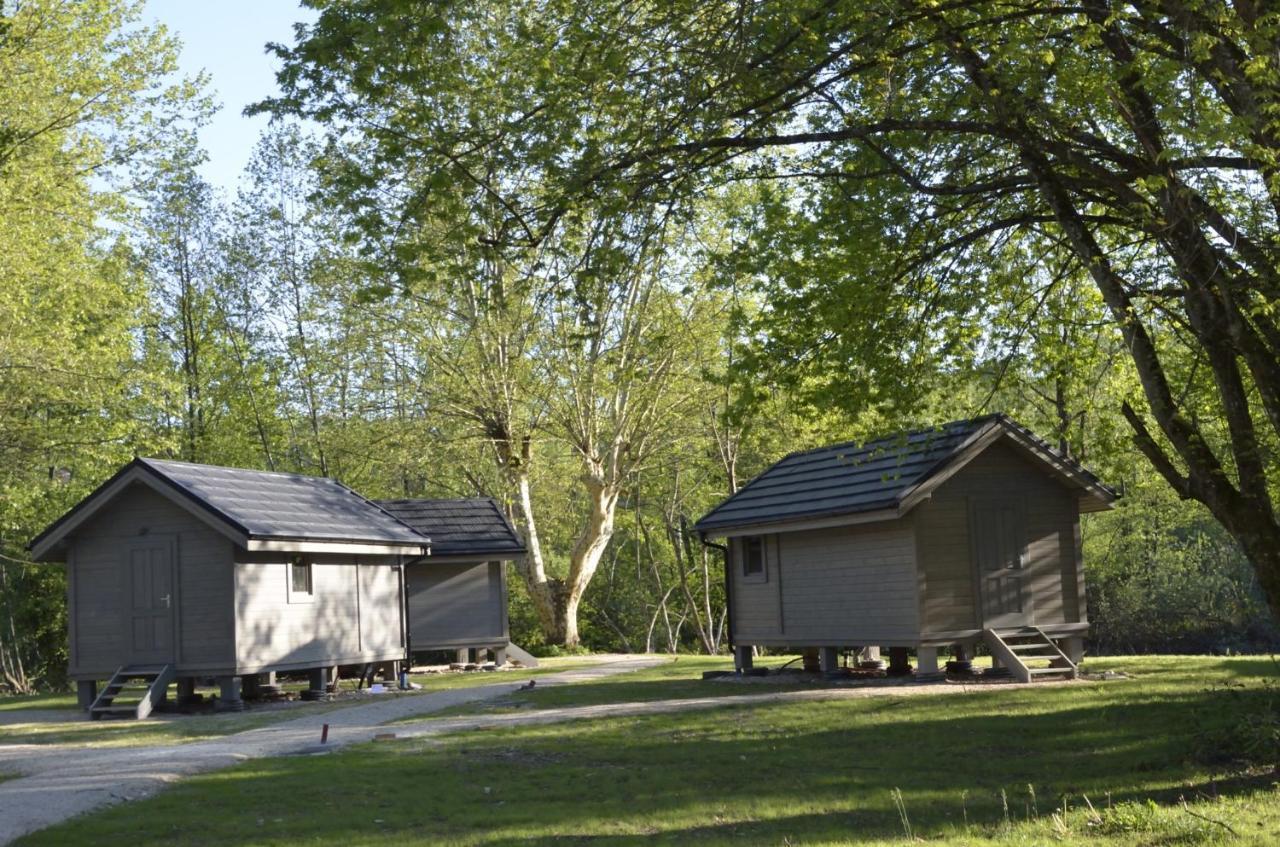 Les Lodges Du Lac Saint-Alban-de-Montbel Exterior photo